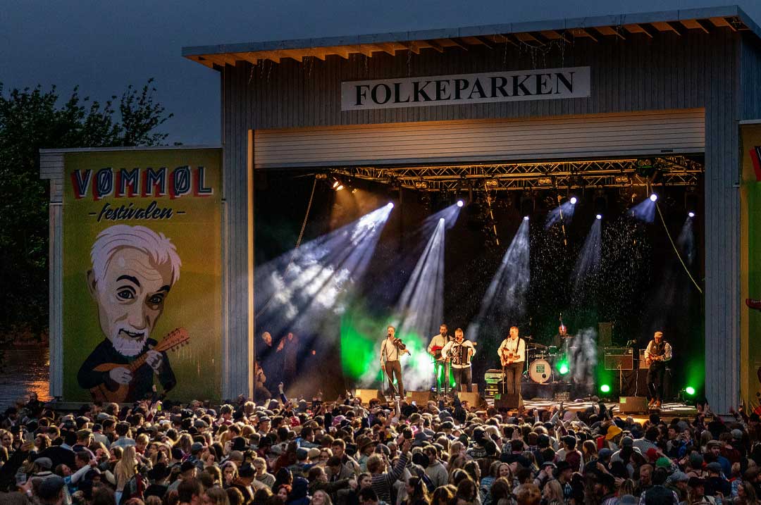 Konsert i folkeparken under vømmal festivalen